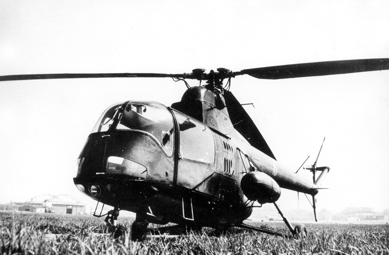 Śmigłowiec SM-2 podczas badań w Instytucie.