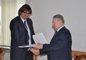 Z-ca Dyrektora ds. Komercjalizacji, mgr inż. Marcin Gawroński oraz Prorektor ds. naukowo-badawczych Narodowego Uniwersytetu Lotniczego prof. dr inż. Vołodymir Kharchenko