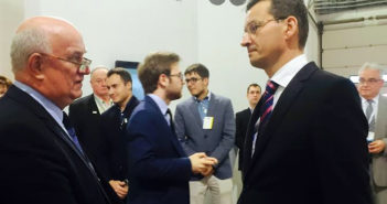 Wicepremier Mateusz Morawiecki na stoisku Instytutu Lotnictwa na MSPO 2016