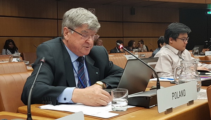 Profesor Piotr Wolański podczas obrad Podkomitetu Naukowo-Technicznego w Wiedniu.